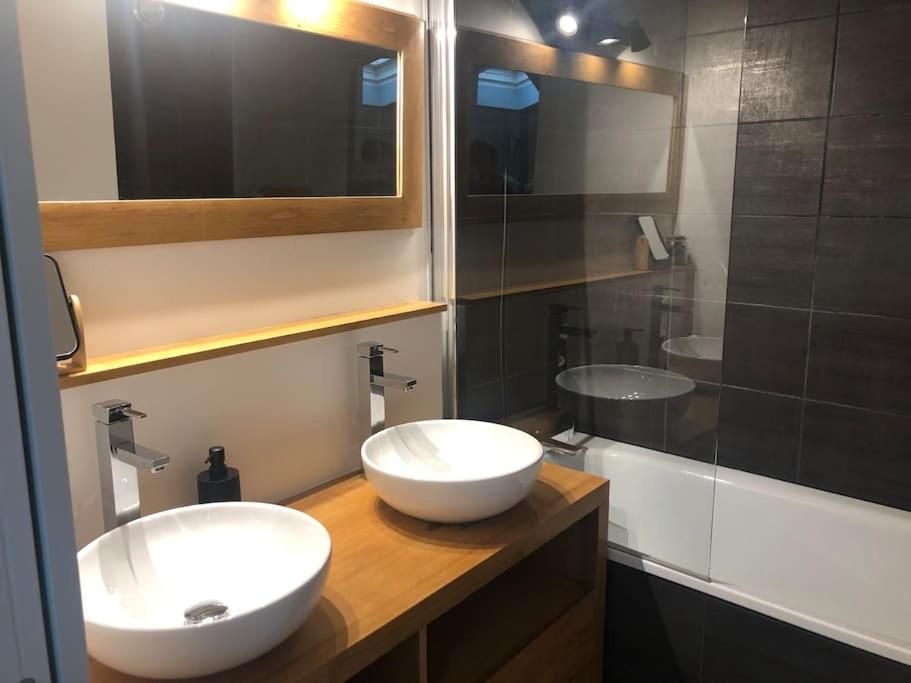 Maison Type Loft - Avec Parking En Plein Centre La Rochelle  Bagian luar foto