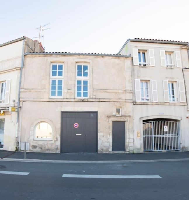 Maison Type Loft - Avec Parking En Plein Centre La Rochelle  Bagian luar foto