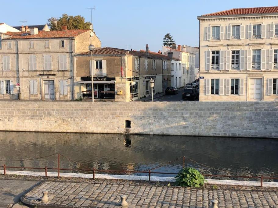 Maison Type Loft - Avec Parking En Plein Centre La Rochelle  Bagian luar foto